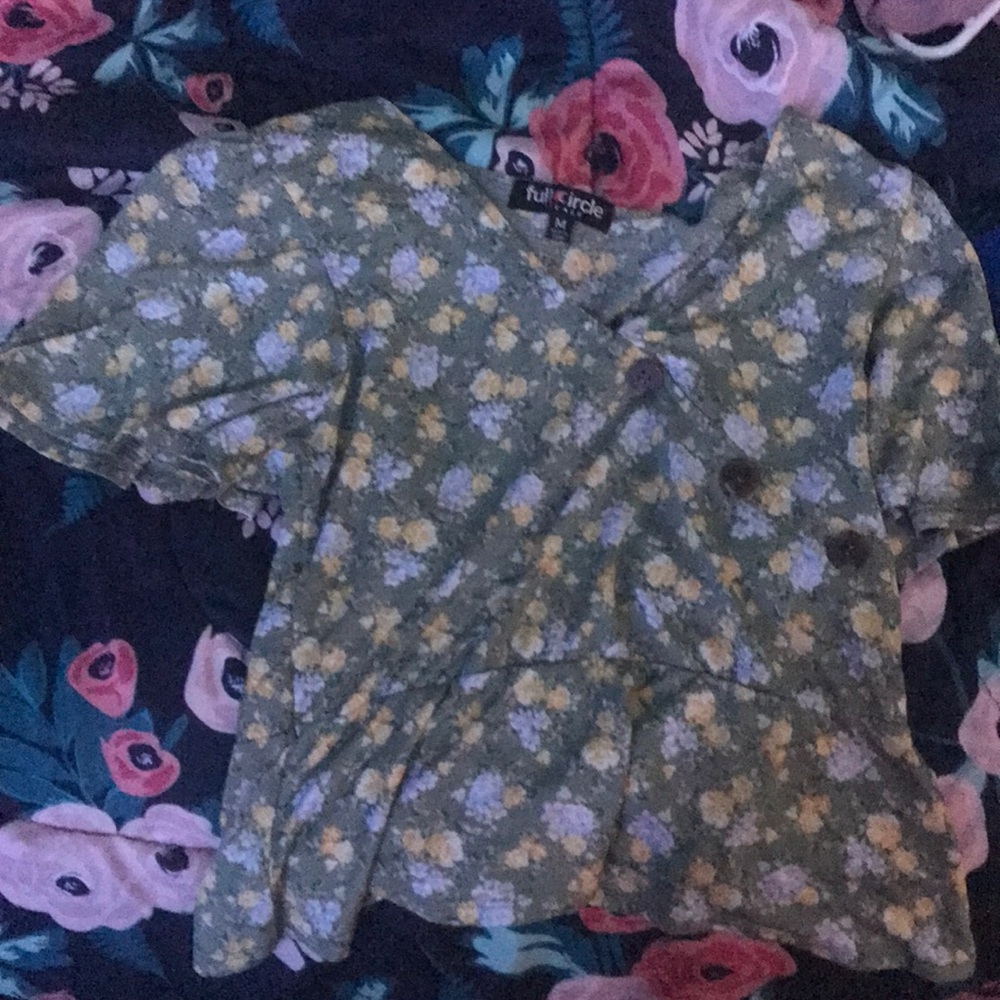 Floral button shirt/crop🌸🌺